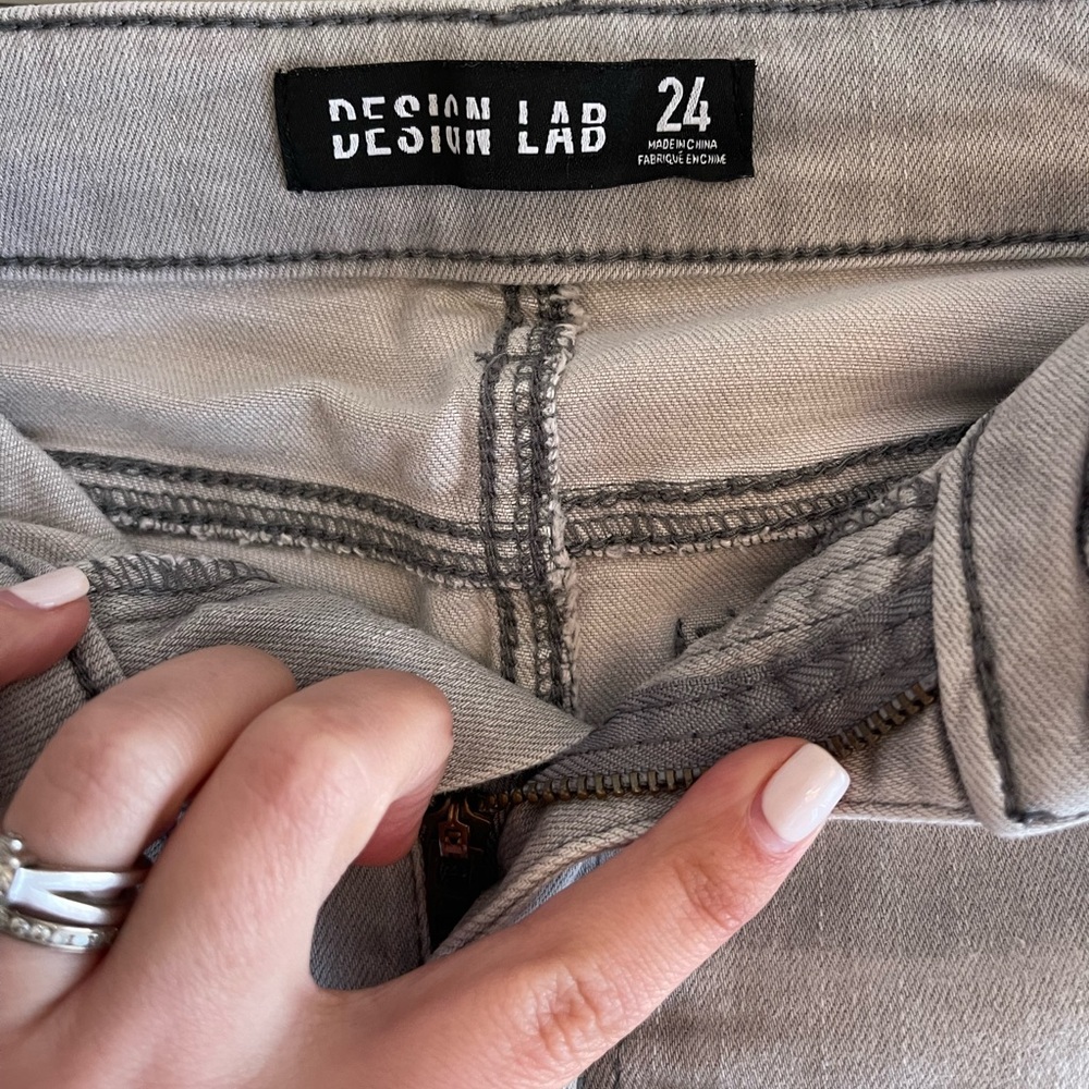 Design Lab Distressed Jeans - Picture 2 of 2